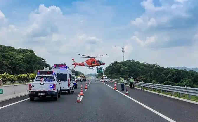 和田地区高速公路汽车救援案例